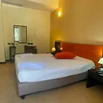 チェッリ ホテル 3*